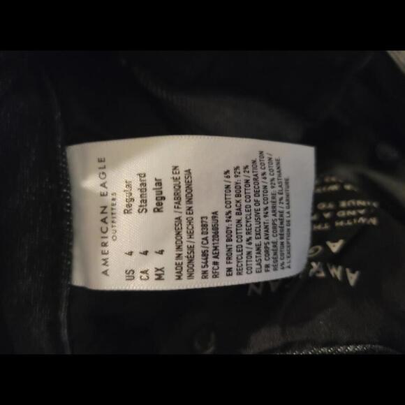 American Eagle Outfitters size 4 black distressed denim mom jeans - Picture 5 of 6